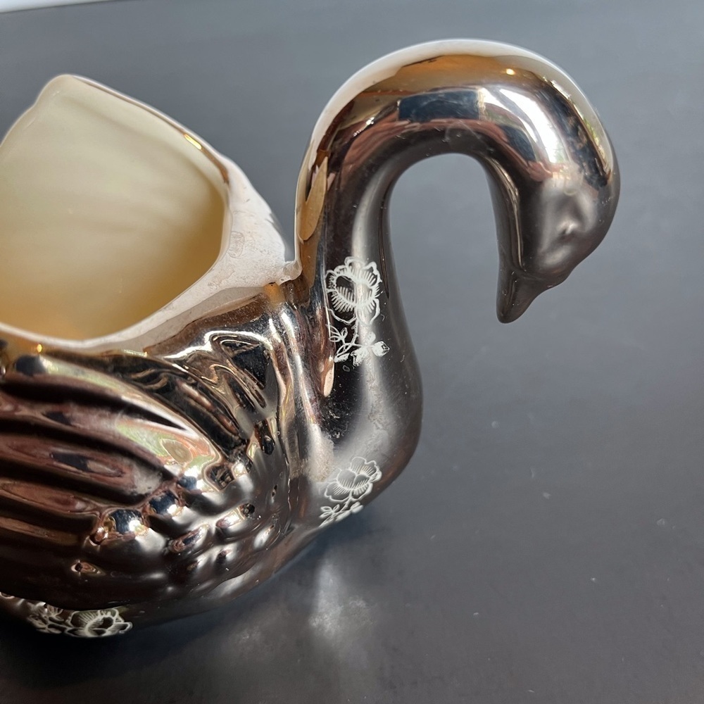Vintage Weeping Swan with Platinum 22kt Overlay - Picture 6 of 10